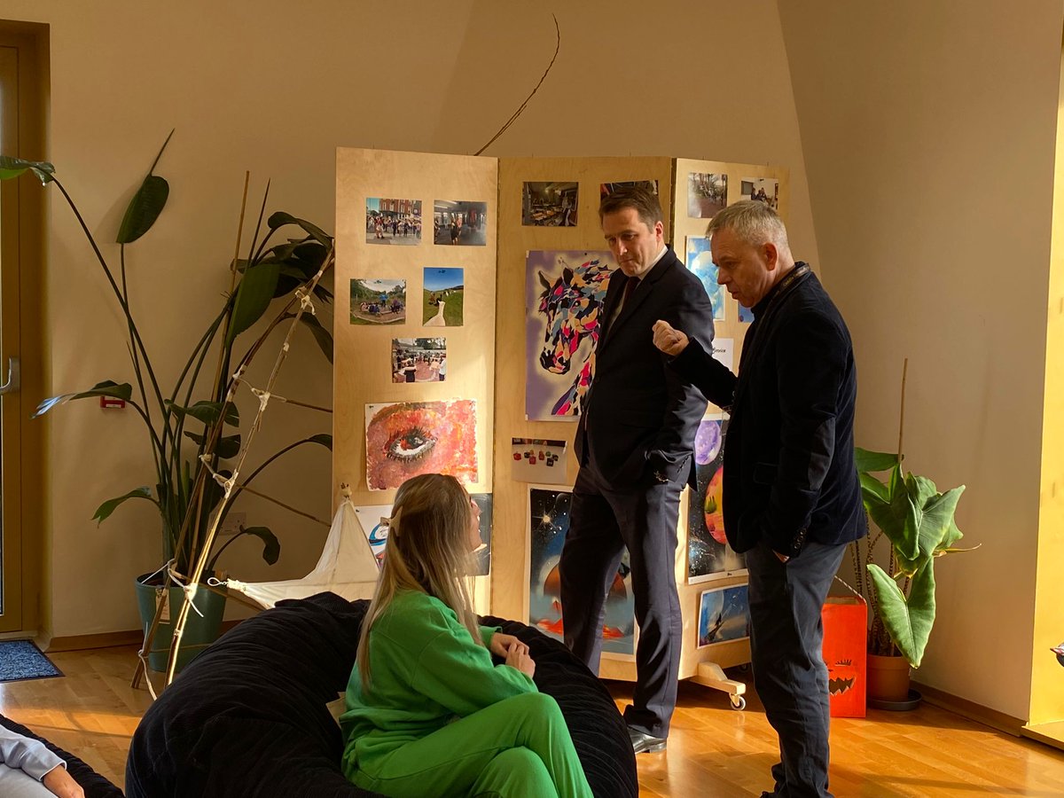 DeptJusticeIRL's tweet photo. 📷 Today @JamesBrowneTD officially opens the redeveloped Candle Campus Ballyfermot &amp; launches their Annual Report for 2021.
 
This new facility provides essential services to help young people build and carve out a better future 🎨 🎶 🏢 @probation_irl https://t.co/tNZo23pEEs