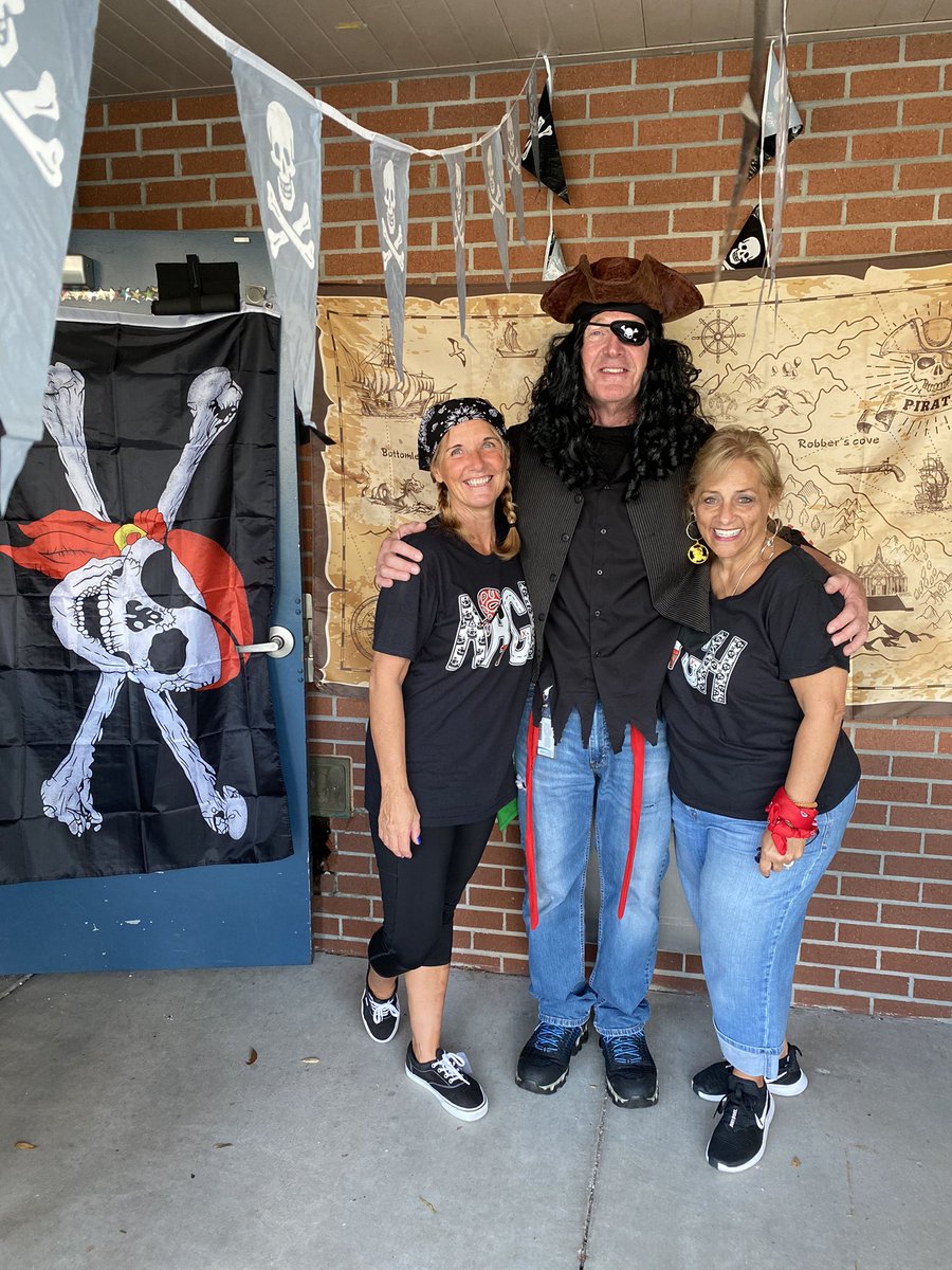 MsKerlek's tweet photo. Ahoy Mateys 🏴‍☠️ It’s a Pirate Life for me! Pirate Day at Laurel Oak Elementary @LaurelOakElem @collierschools @CCPSElemELA @AFederiam @ms_joyce1 @MsMacri3 https://t.co/jboCiVltR7