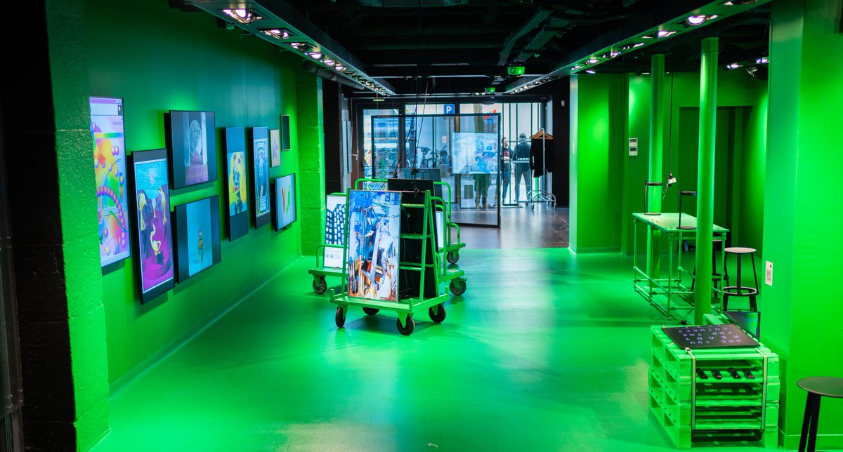 gregory_raymond's tweet photo. Bienvenue à @NFTFactoryParis, nouveau lieu parisien qui promet d'être à l'avant-garde de la culture numérique 🎨🖼️🖌️

...et situé juste en face du @CentrePompidou 😏

Bravo à toute l'équipe d'avoir créé ce lieu de rassemblement et de mélange https://t.co/wckGhIuA7N