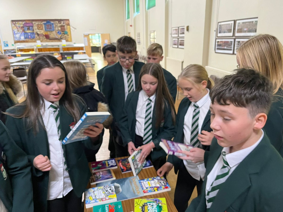 Dyma ddisgyblion CA3 wrth eu bodd yn dewis llyfr am ddim yn y ffair lyfrau. Diolch i <a href="/LlywodraethCym/">Llywodraeth Cymru</a> <a href="/LlyfrauCymru/">Cyngor Llyfrau Cymru</a> <a href="/SiopYSiswrnAnn/">Anne Evans</a>            Here are our KS3 pupils enjoying choosing a free book at our book fair. Diolch to <a href="/WelshGovernment/">Welsh Government</a> <a href="/LlyfrauCymru/">Cyngor Llyfrau Cymru</a> <a href="/SiopYSiswrnAnn/">Anne Evans</a>