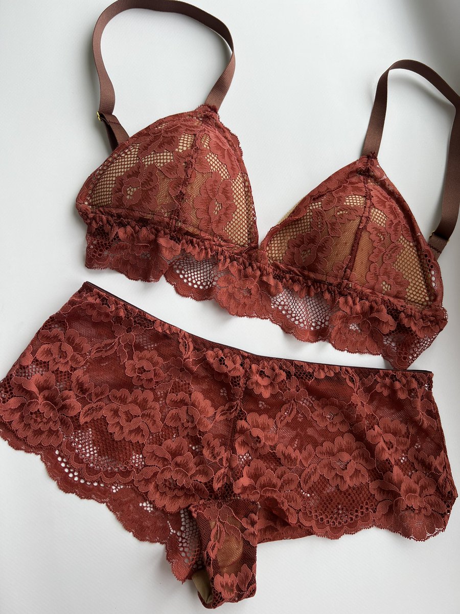 linacien's tweet photo. Tea Rose Lingerie Set 🌹🌹
#sewing #lingeriesewing #sewingblog #janome https://t.co/DkAwjB57eS