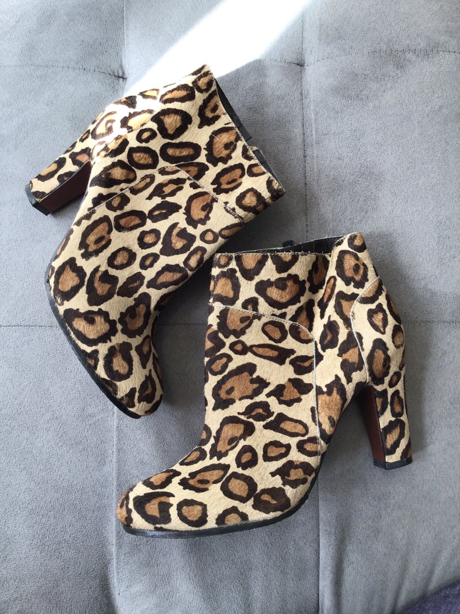 byconsignment1's tweet image. Sam Edelman Calf Hair Booties - Size 8.5 - $79

#booties #byconsignment #fallfashion #fallboots #fashionaddict #shoeaddict #shoeaholic #styleaddict #styleforless #lookgreatforless #luxuryforless