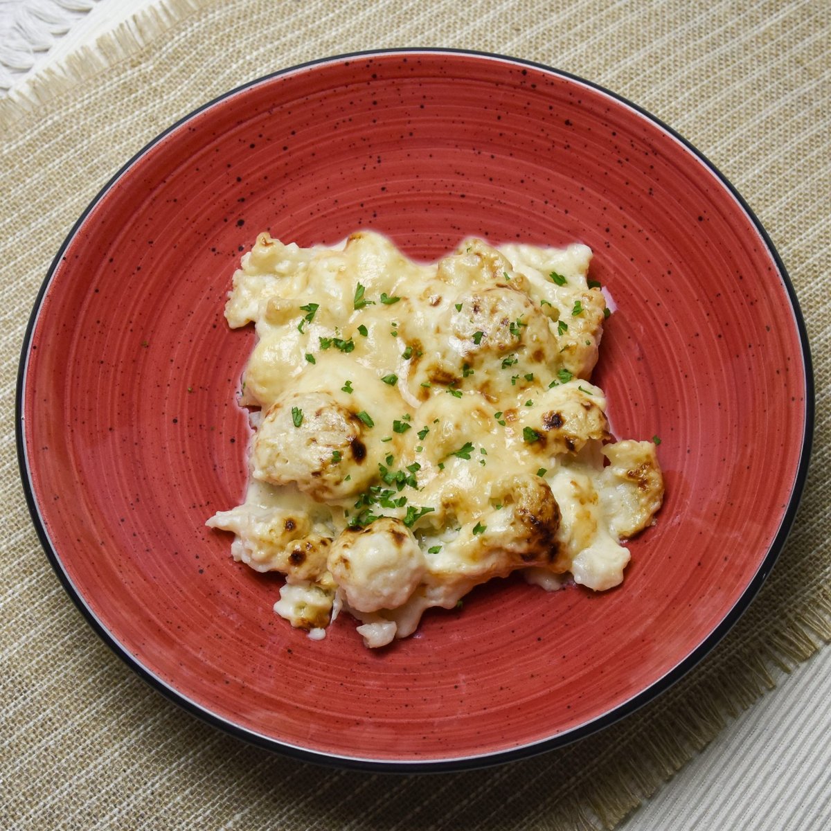 Pideuntup's tweet photo. Lo estabais esperando lo sabemos... 

🍂 Nuevo menú de #otoño 🍂

Entre nuestras novedades:

👉Bacalao con garbanzos y espinacas a la crema
👉Calabaza asada BBQ
👉Coliflor con bechamel gratinada
👉Lomo salteado con tomate y salsa hoisin

#pideuntup #novedades #comidaadomicilio https://t.co/4oEqos8feU