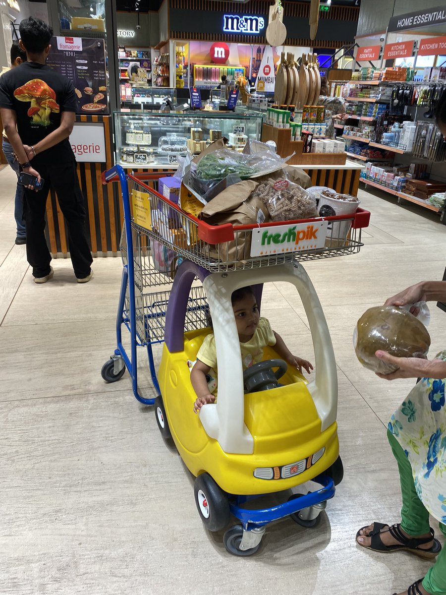 ashima_chugh's tweet photo. I want to be a kid again and go grocery shopping with my mom 🥺 https://t.co/ywOlaXc3mV