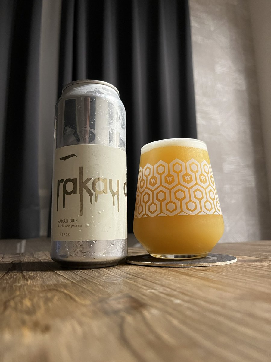 大人気ニューヨーク #Finback のRakau Drip。名前の通り、滴る様なラカウホップ推しなHazy DIPA。
滴る様なジューシーさと、それでいてクリーミーな口当たり。9%とか嘘な飲みやすさ。めちゃ美味い！
#クラフトビール