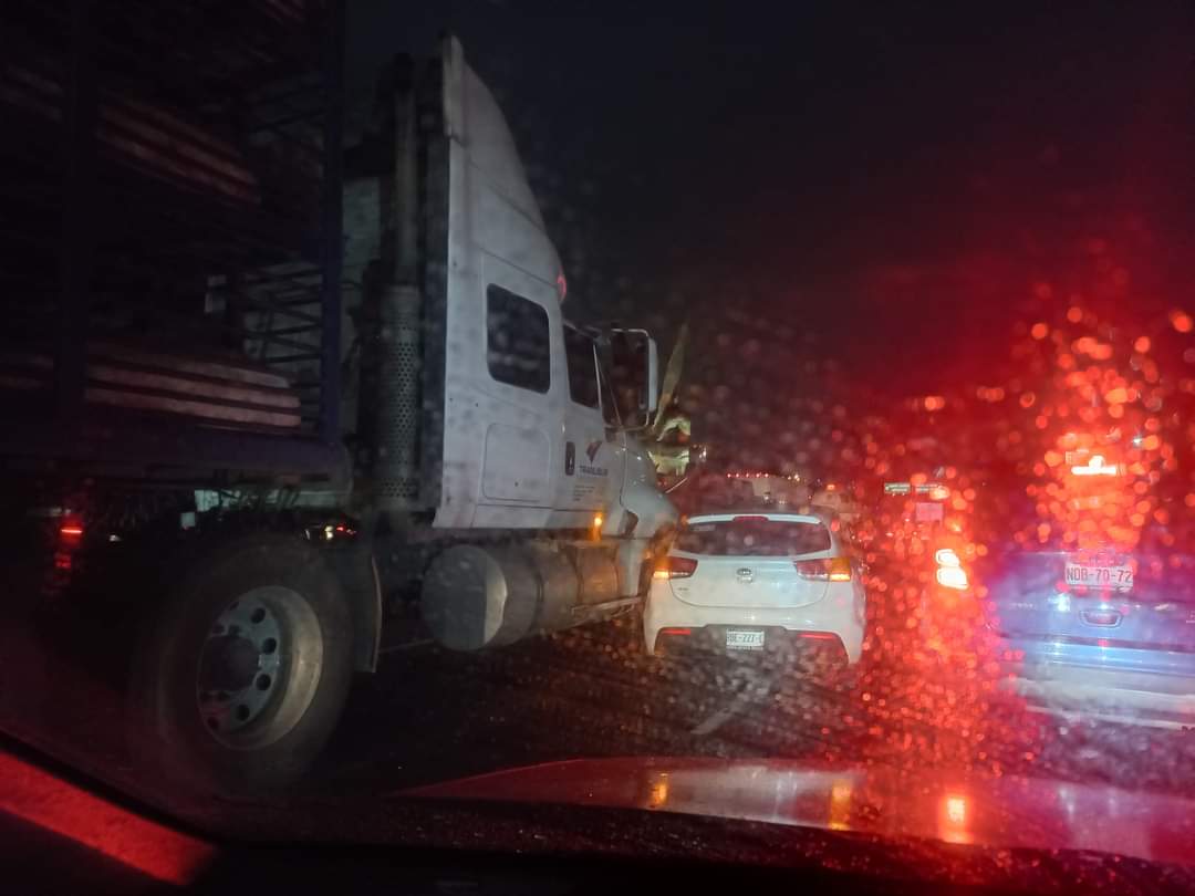 🛑🛑🛑10-42 de tráiler con auto particular a la altura del Vigilante, dirección CDMX, bastante pesado el tráfico. 7:10 am @Titanes57Ofic <a href="/Kikooman83/">KIKOMAN</a> <a href="/Thermokineros/">Thermokineros De ❤ corazón Oficial</a> <a href="/RubenDashCastro/">Ruben</a> <a href="/RousCarrillo6/">Rouss💖😉🌻🍸🎶🚛💨✌</a> <a href="/saulortega71/">𝓔𝓵 𝓟𝓪𝓷𝓽𝓮𝓻𝓪🌎🌎🌎🚚🚚🚚😃😃🐾🐾</a>