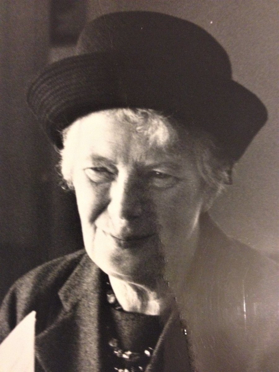 KerryPolsDates's tweet photo. On this day: 18 October 1966 #OTD

Death of Honor Mary Crowley, Fianna Fáil TD for Kerry South 1945-1966, daughter of John Pius Boland MP and wife of Fred Crowley, Fianna Fáil TD 1927-1945

First woman elected as a TD for #Kerry 

https://t.co/dLiwwK4Al9 https://t.co/DmrvH942w4