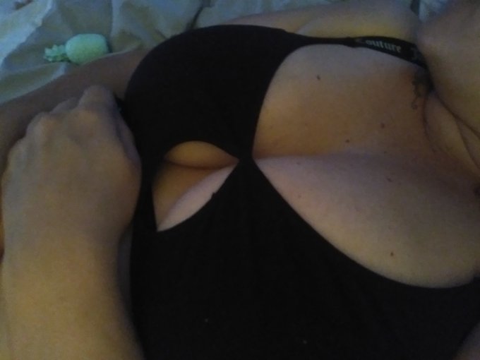 Good morning happy Tuesday 💋 https://t.co/SphfdFguLP