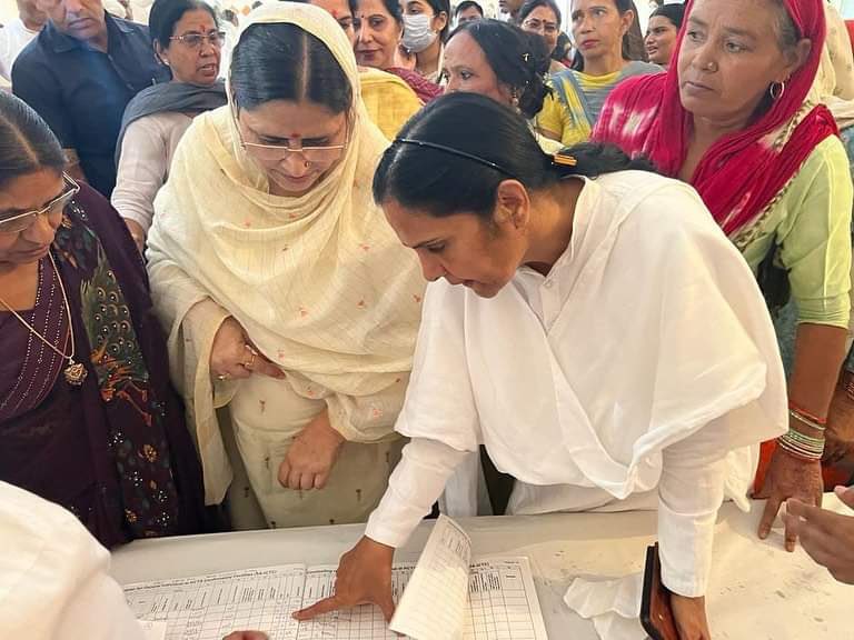 chouhan_sumitra's tweet image. हरियाणा सरकार में महिला एवं बाल विकास राज्यमंत्रीऔर हम सबकी बड़ी बहन @KamleshDhanda1 जी को जन्मदिन की हार्दिक बधाई एवं शुभकामनाएँ। 
ईश्वर आपको उत्तम स्वस्थ व दीर्घायु प्रदान करें।