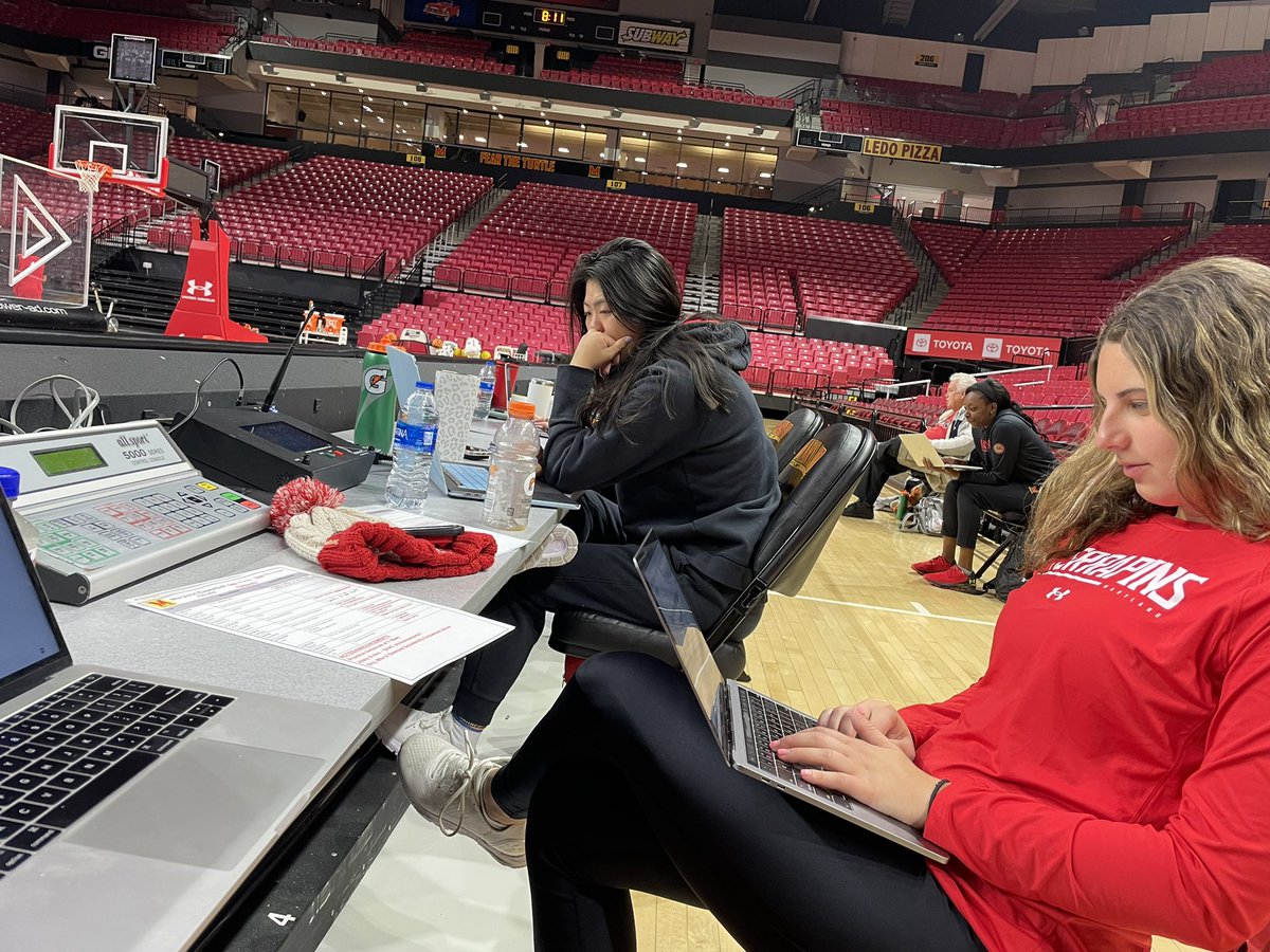umdwbb_managers's tweet photo. While the girls are in film… #homeworkgrind #academicweapons https://t.co/YA9mmUt8OG