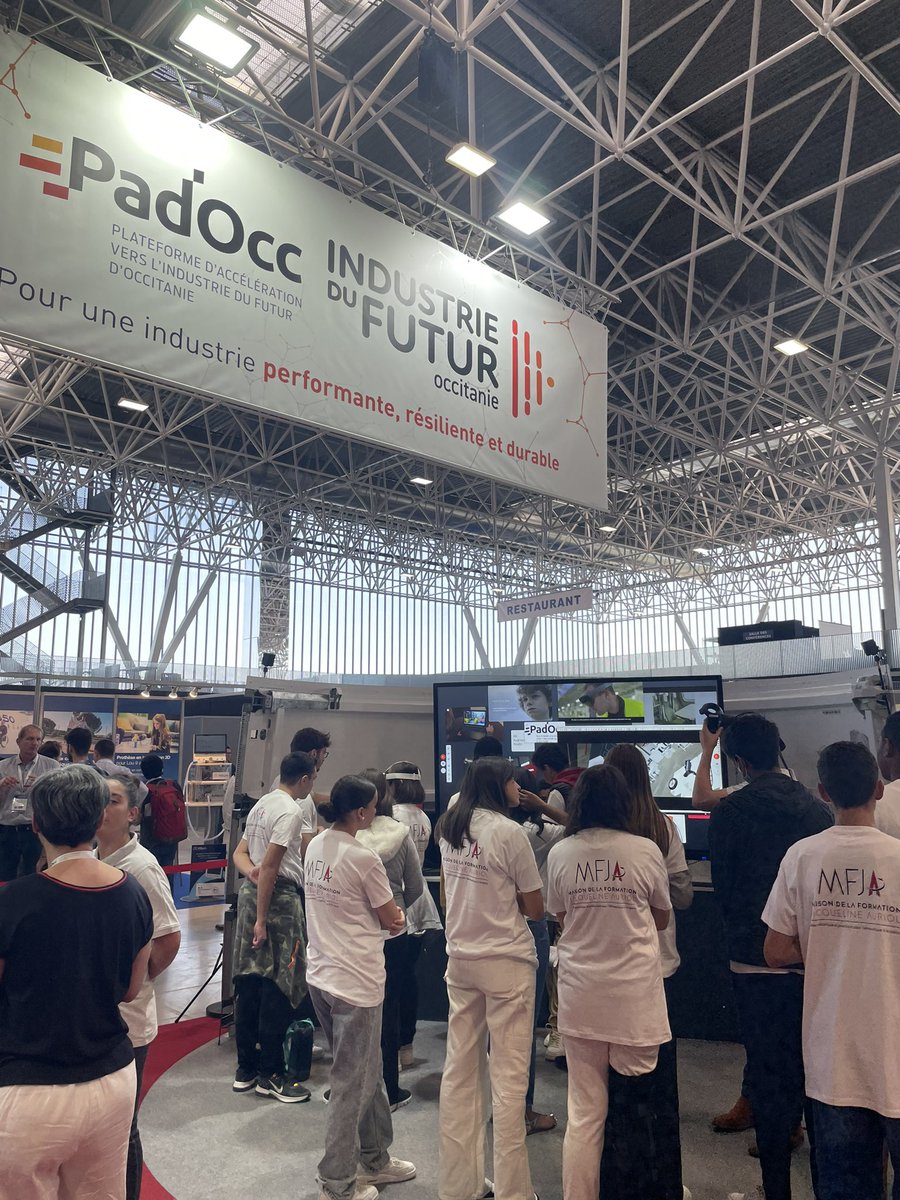 CMQE_AS's tweet photo. The place to be 🚀 | Ne manquez pas de venir découvrir le stand  @Pad_occ  : LA Plateforme d’accélération vers l’industrie du futur d’ #occitanie Les équipes Pad’Occ n’attendent que vous ! @SalonSiane https://t.co/4gPOycFsWU