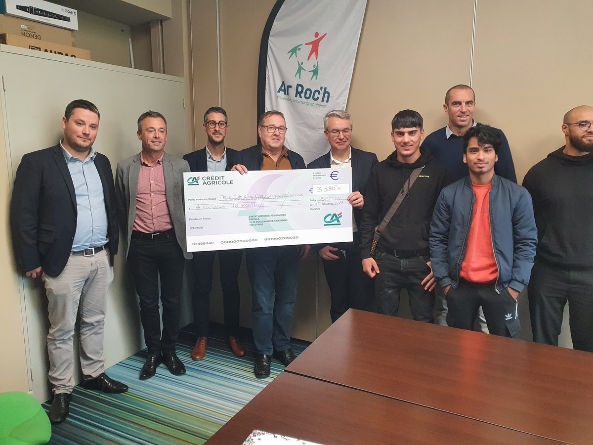 Nous avons reçu ce matin au siège de l'association Ar-Roc'h à Betton, un chèque de Crédit Agricole Assurance PREDICA <a href="/CreditAgricole/">Crédit Agricole</a> pour accompagner les jeunes de l'U2A de Liffré dans la réalisation de leur projet.
