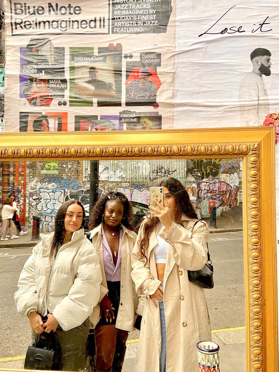 ajemzzz's tweet photo. London? 10/10🤝 https://t.co/qnS26H67mM