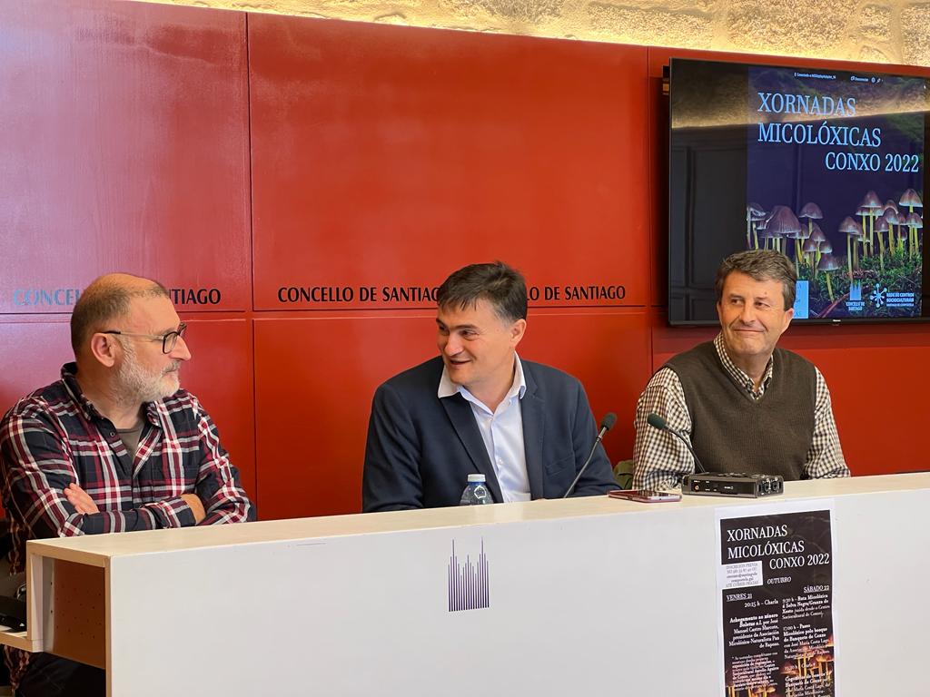 🍄O concelleiro <a href="/ScqJavier/">Javier Fernández SCQ</a>, Enrique Vázquez e o micólogo José María Costa presentan unha nova edición das #XornadasMicolóxicas de Conxo
🗓️ 21-22 OUT
📍Centro Sociocultural Aurelio Aguirre
#SantiagoAvanza 
🔗bit.ly/3DfFTbb