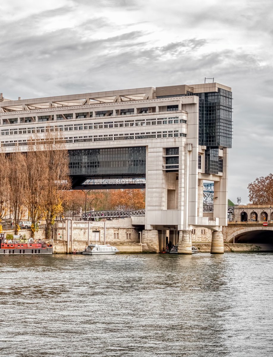 Coup de rabot sur la biologie médicale - Le directeur de cabinet de <a href="/GabrielAttal/">Gabriel Attal</a> laisse les syndicats représentatifs à la porte de la négociation et annule un rendez-vous la veille. 
Diviser pour mieux régner ? La profession restera unie et n’acceptera pas sans protester!