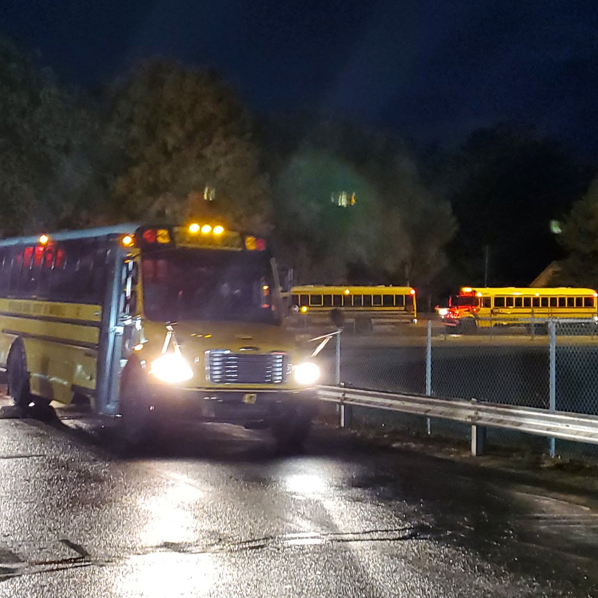 ArtesiansUnited's tweet photo. MARTINSVILLE SCHOOLS!
WE APPRECIATE OUR BUS DRIVERS!
@MSDMartinsville
@MartinsvilleBus
@ericbowlen
@ArtesiansUnited
#CommunityIsStrength https://t.co/wSoa4sZ9uc
