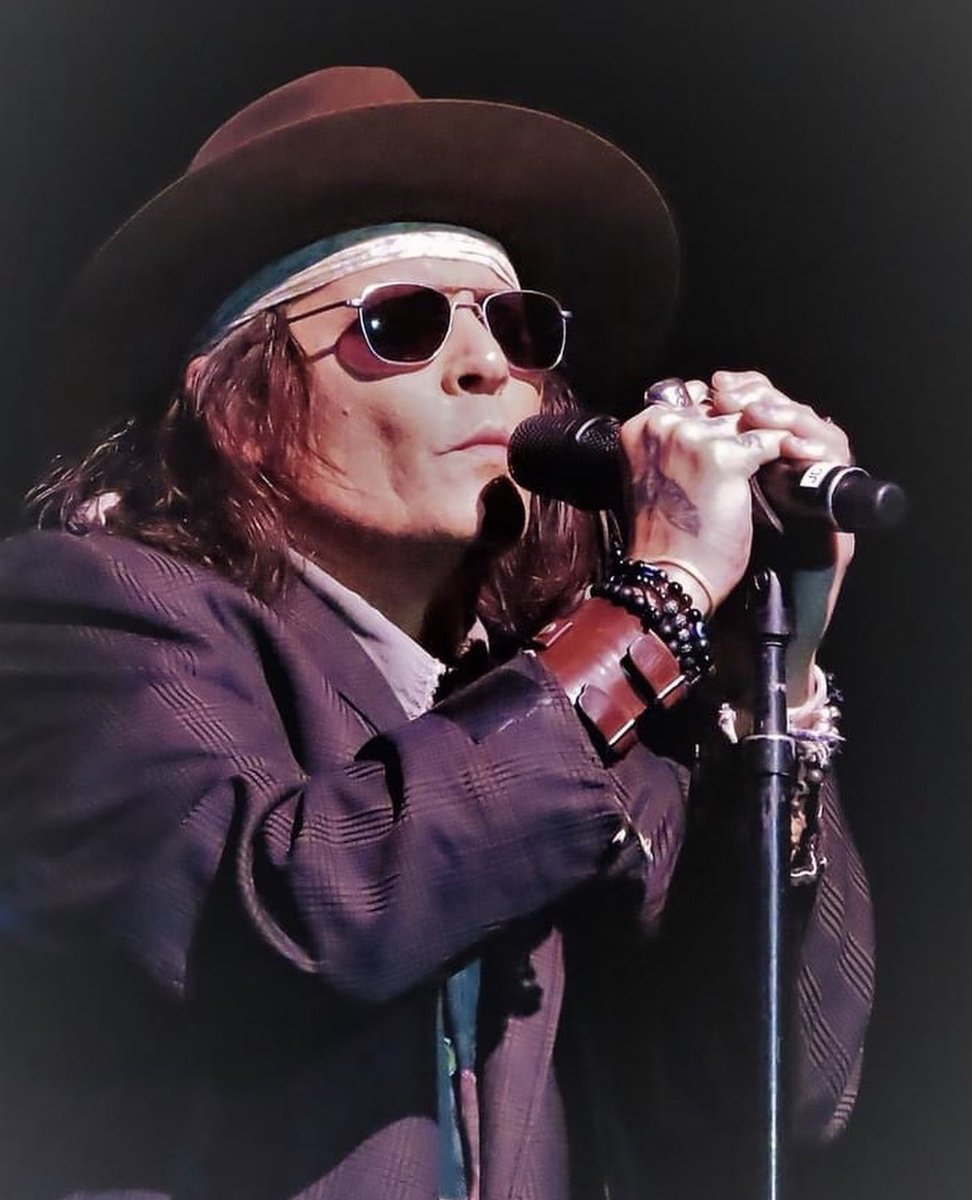srod_es's tweet photo. 🇬🇧 Johnny Depp on the tour with Jeff Beck at The Paramount, in Huntington, NY. (October 15, 2022)
🇪🇸 Johnny Depp en la gira con Jeff Beck en The Paramount, en Huntington, NY. (15 de octubre de 2022)
📸 Credit to Frank Lombardo
#johnnydepp #SROD #actor #musician #jeffbecktour https://t.co/dt0QdHyNwZ
