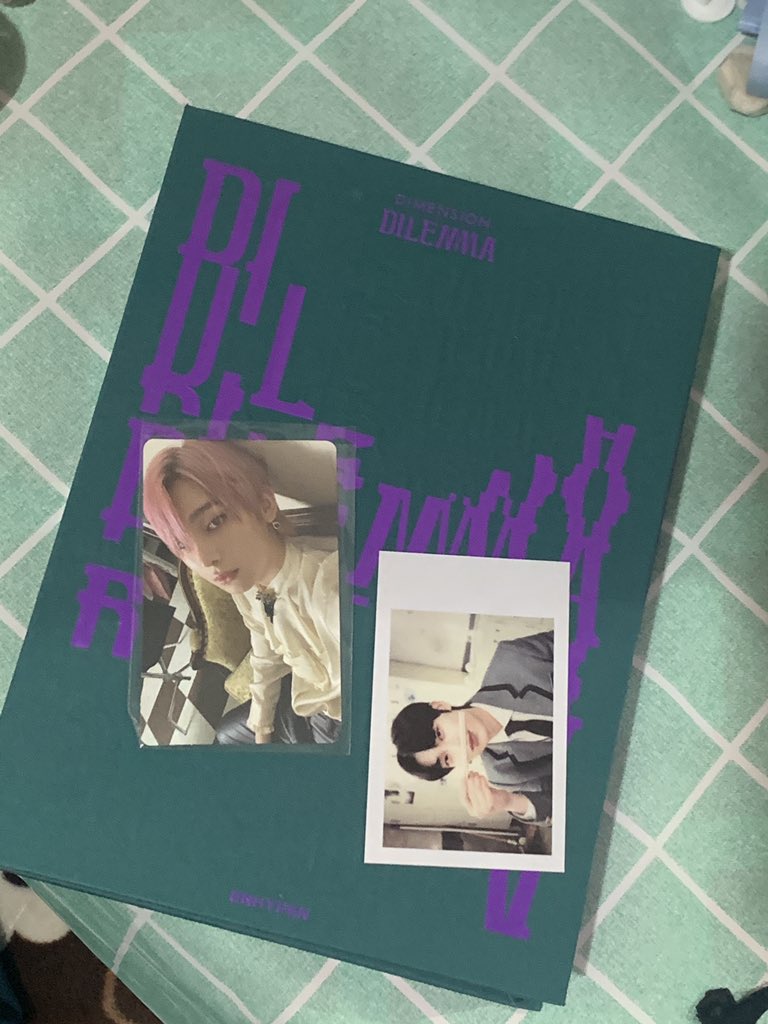 1330GYU's tweet photo. wts enhypen unsealed album 🌱
rm12 exc postage (yes inc sunoo pc) 
dm for more infos 🌱🫰🏻 https://t.co/ByAD6f9DPI