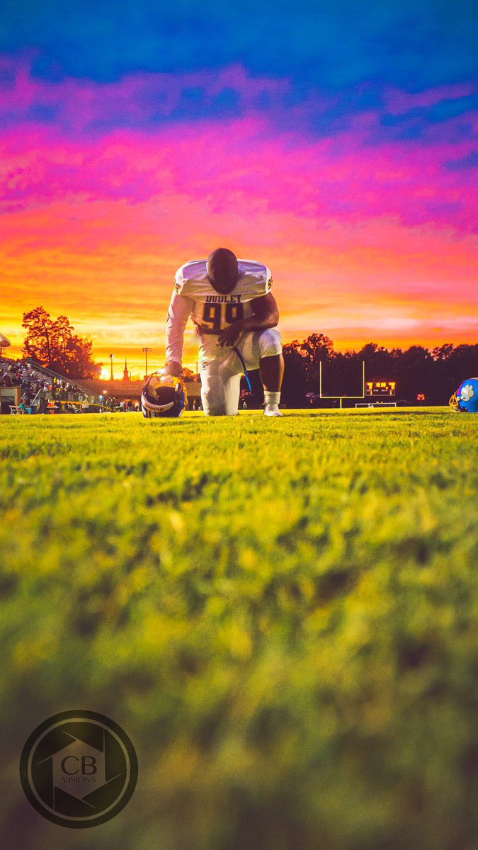 LoganWr99's tweet photo. I am blessed to break my high schools Quarterback Sack record in 3 years of varsity play!! https://t.co/anQXyzzbo6