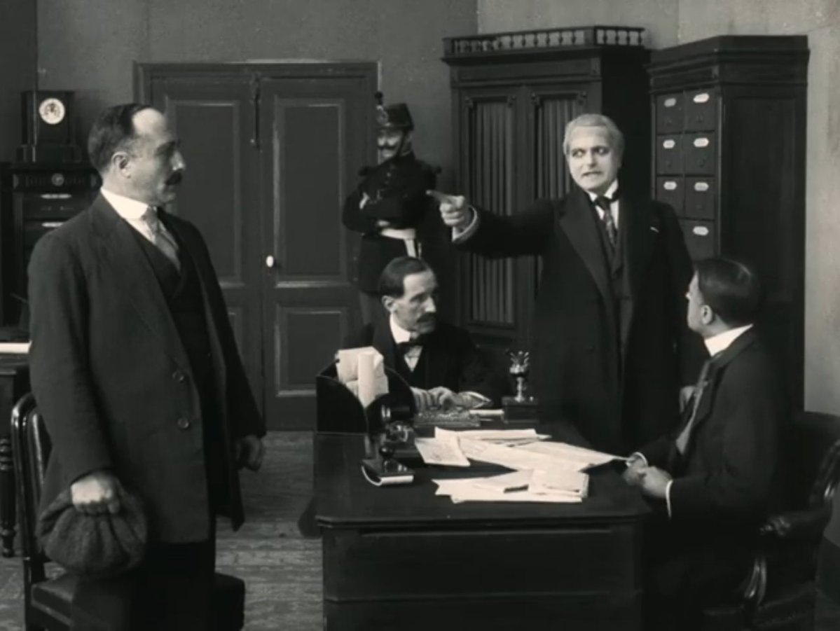 顔のない男 on Twitter 