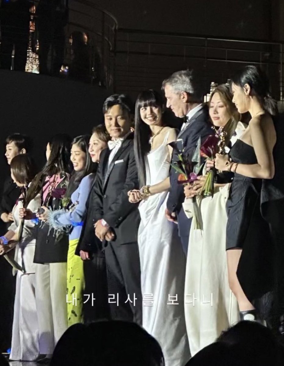 ไม่ได้มาเอารางวัลแต่ CEO ให้ยืนกลาง มาในฐานะ GBA ลูกสาวลุงบาบิน

LALISA AT AVRORA AWARDS
#LISAxBvlgariSeoul
