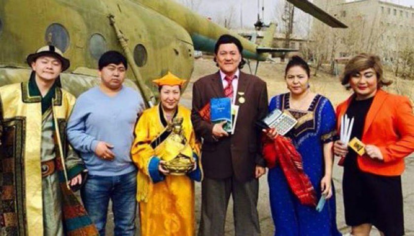 ta nar eh orniihoo tuluu neg duugarch vzsenvv heden darga narriin hoshnogo dolooj uuj ideh tsagtan ochij ineelgedeg  alialagch nar biz dee