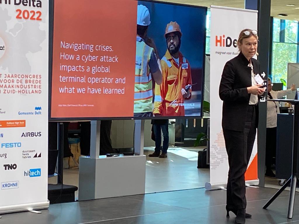 Hidelta_nl's tweet photo. Katja Otten @APMTerminals pleit in haar keynote op #ziehidelta2022 voor goed beleid op cybersecurity, want dit helpt je bij toekomstige commerciële groei en dus een extra selling point.
#cybersecurity #zuidholland #maakindustrie #hidelta https://t.co/vP3iQinZst