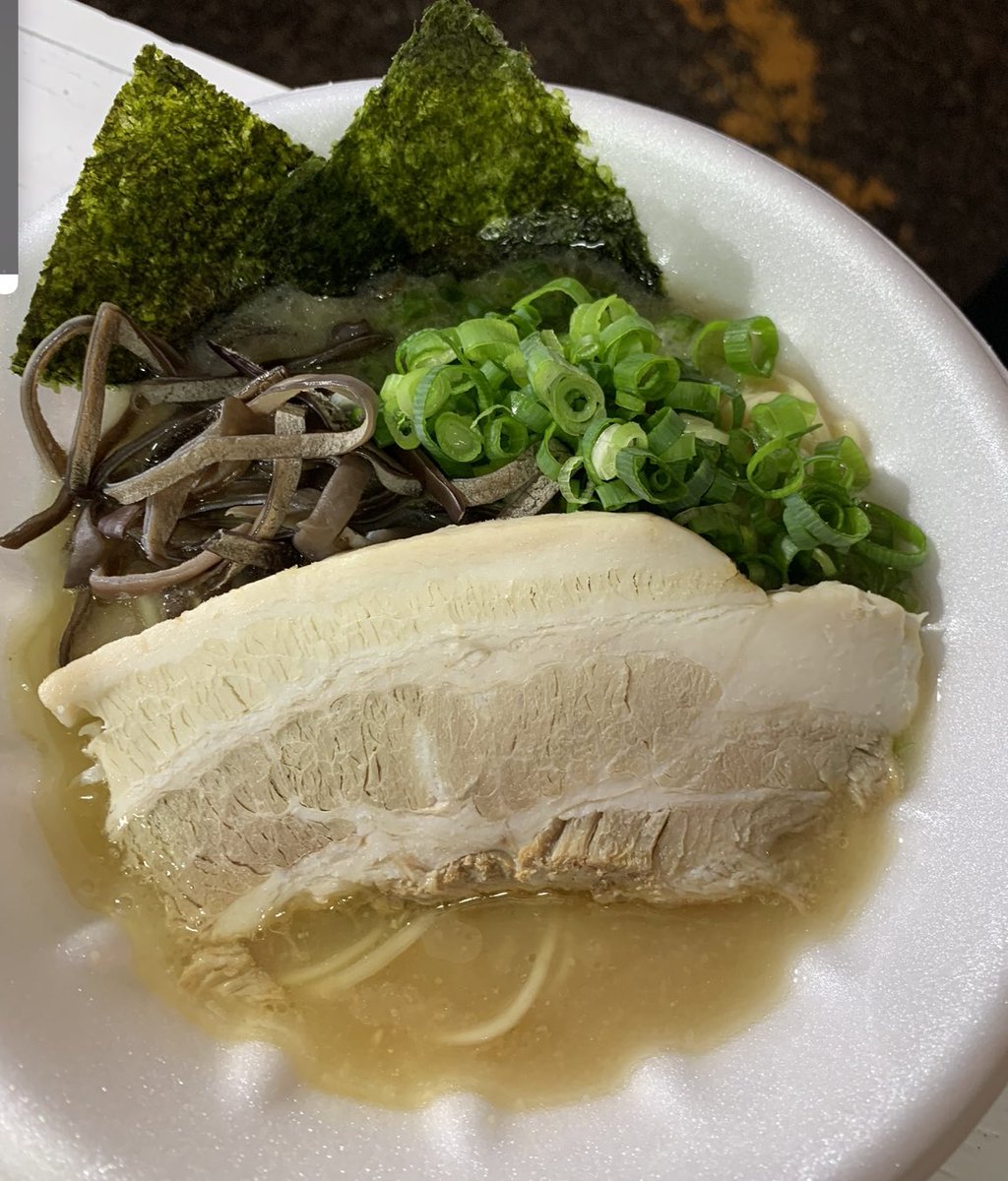 IKitchencar's tweet photo. 出店のお知らせです📢
日時：明日10月19日(水)
時間：11:00〜14:30頃
場所：沼津市聖隷病院前リラックスタイムコアラさん前の敷地
にて出店させていただきます🙇‍♀️

ご来店心よりお待ちしております☺️

#ippai
#豚骨ラーメン 
#豚骨味噌ラーメン 
#沼津市
#リラックスタイムコアラ 
#ラーメンランチ https://t.co/YwiArTS21O