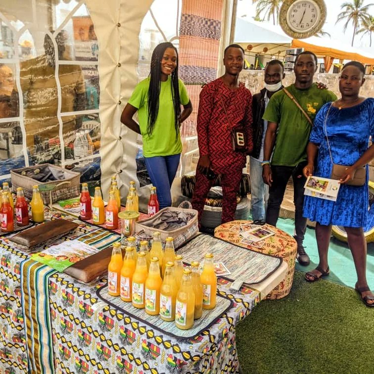 ProjetUtrader's tweet photo. Le 14 octobre 2022, UTRADER a pris part au lancement de la foire de la consommation locale qui s'est tenue au sein de la commune des Lacs 1 ( Aneho).
#Ministèredelenvironnementetdeveloppement
#recyclage
#envrionement
#ecovillage
#consomation locale
#UTRADER https://t.co/MoQBpwYvVZ