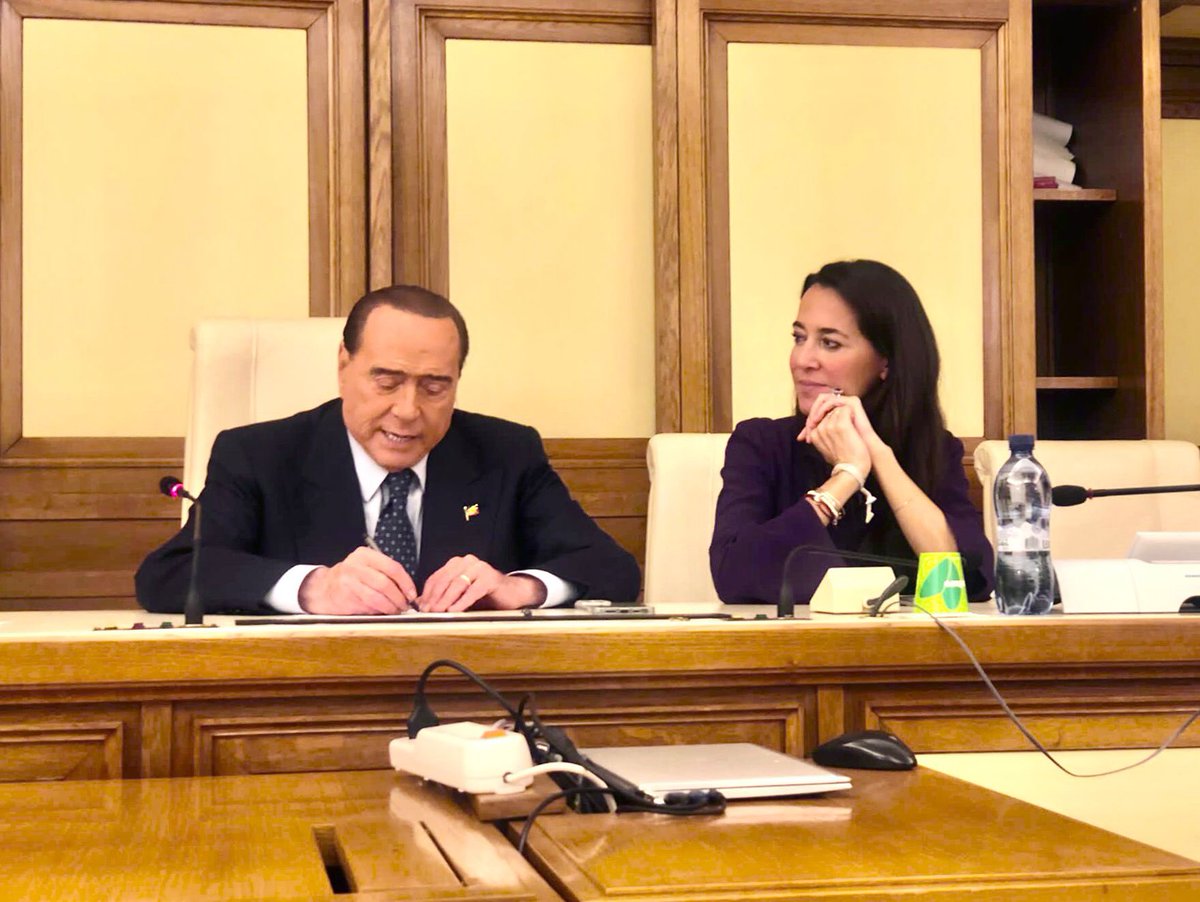 Sono al Senato dove, con i senatori di Forza Italia, abbiamo appena acclamato la nuova capogruppo, la senatrice <a href="/LiciaRonzulli/">Licia Ronzulli</a>.  
Buon lavoro!