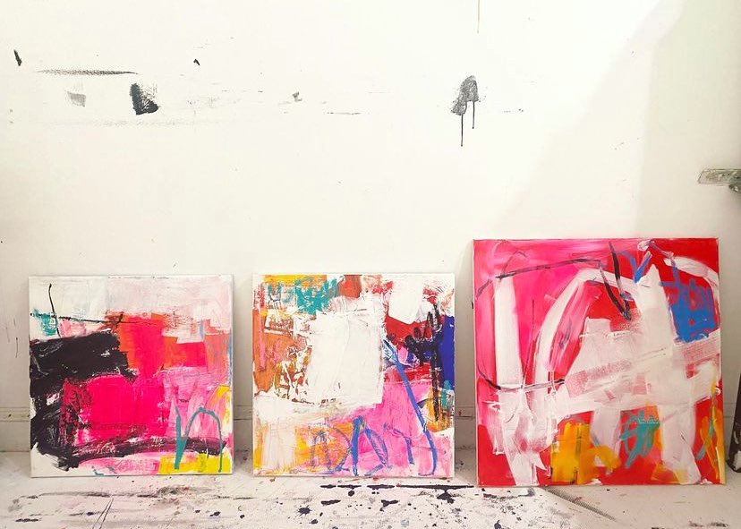 sarahtrundleart's tweet photo. Studio line up 💕

#abstractartist #artontwitter #ArtOfTheDay #graffiti #artonline #artist #processpainting #mixedmedia https://t.co/Qp8z7oQcAn