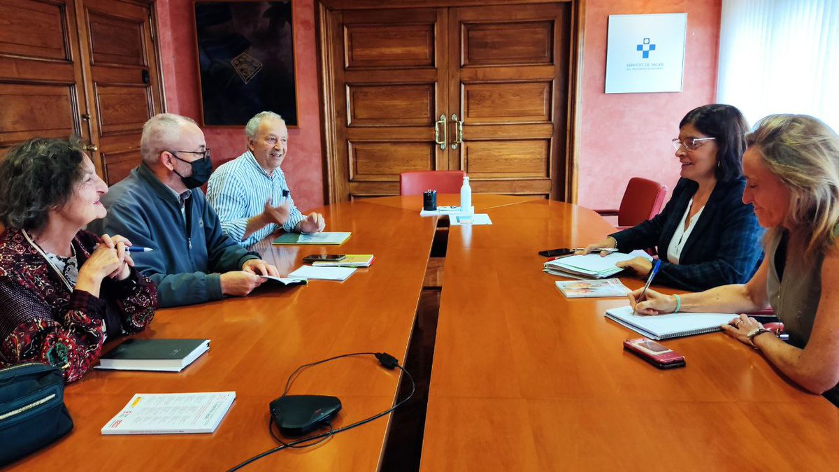 astursalud's tweet photo. 📸La directora gerente del #Sespa Concepción Saavedra ha conversado hoy con representantes de la Federación de Jubilados y Pensionistas de @CCOOdeAsturias en el Caudal sobre la atención sanitaria en el #AreaVII #HVAB
#EscucharCompartirDecidir
📍Oviedo/Uviéu, hoy https://t.co/tRX0R0Q7gG