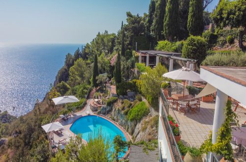 EV_Trier's tweet photo. Capri: Geschichtsträchtige Mittelmeerinsel zieht internationale Käuferschaft an https://t.co/govDc5hTPz https://t.co/XzolqbAaLs