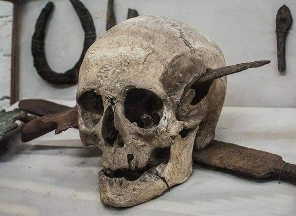 M.Ö. 1. yüzyılda Galya savaşları sırasında ölen bir Romalı askerin kafatası.