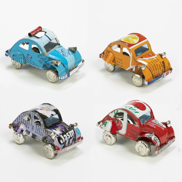 🚗Mireu quins cotxes solidaris, són ideals per tenir un detall amb un producte artesà i únic.

♻️Fets amb llauna reciclada amb criteris de comerç just a Madagascar. 

💙Col·laboraràs amb els projectes de <a href="/Yamuna_ONG/">Yamuna ONG</a>  

elmercatsocial.cat/productes/cotx…