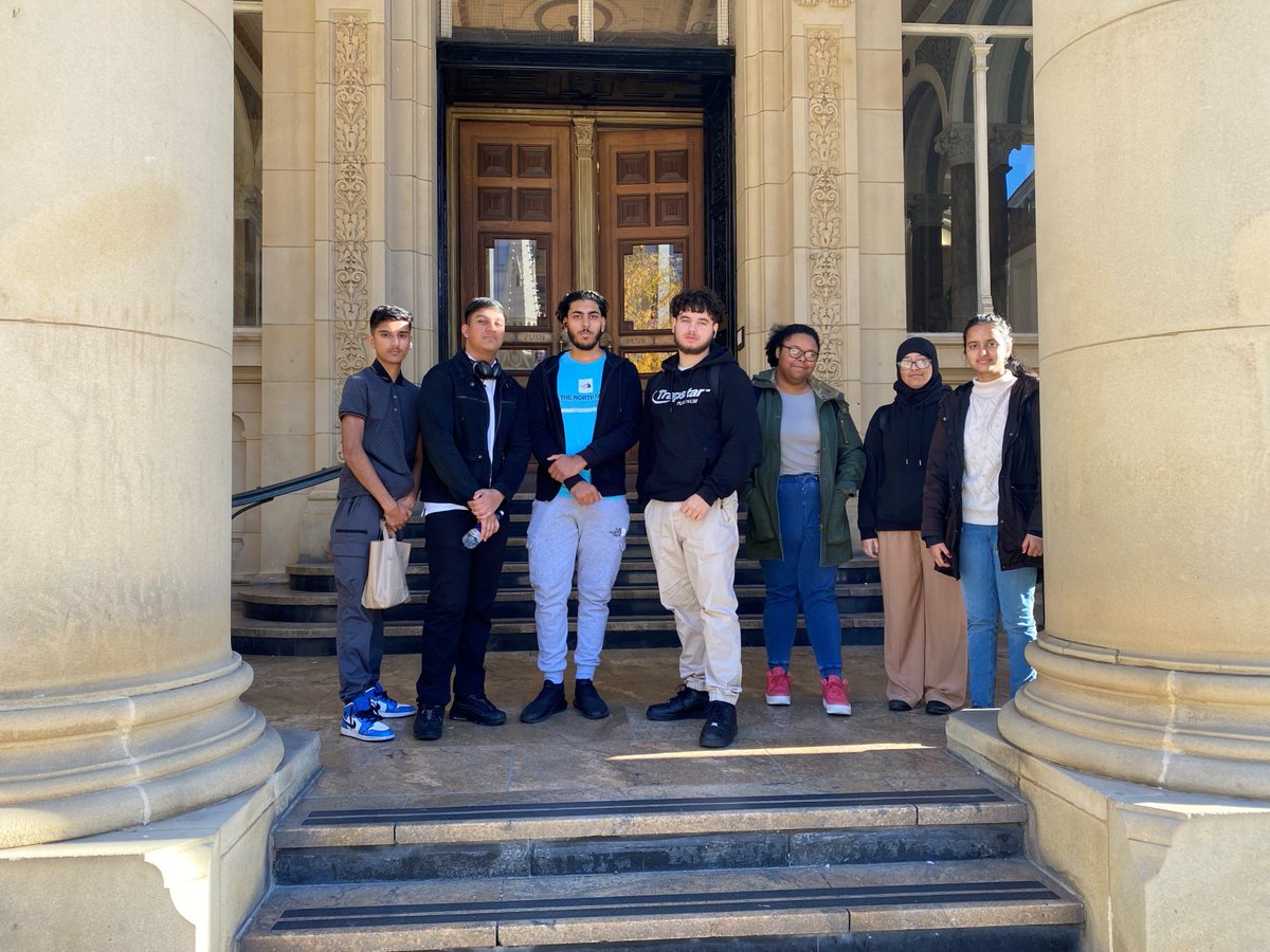 RDeeSCA's tweet photo. Yr13 Travel and Tourism students exploring Birmingham tourist attractions. Students have planned and organised the day themselves as part of their coursework, well done! @ShirelandCA @ShirelandSixth @LoxtonSca https://t.co/MQhm2soaCe