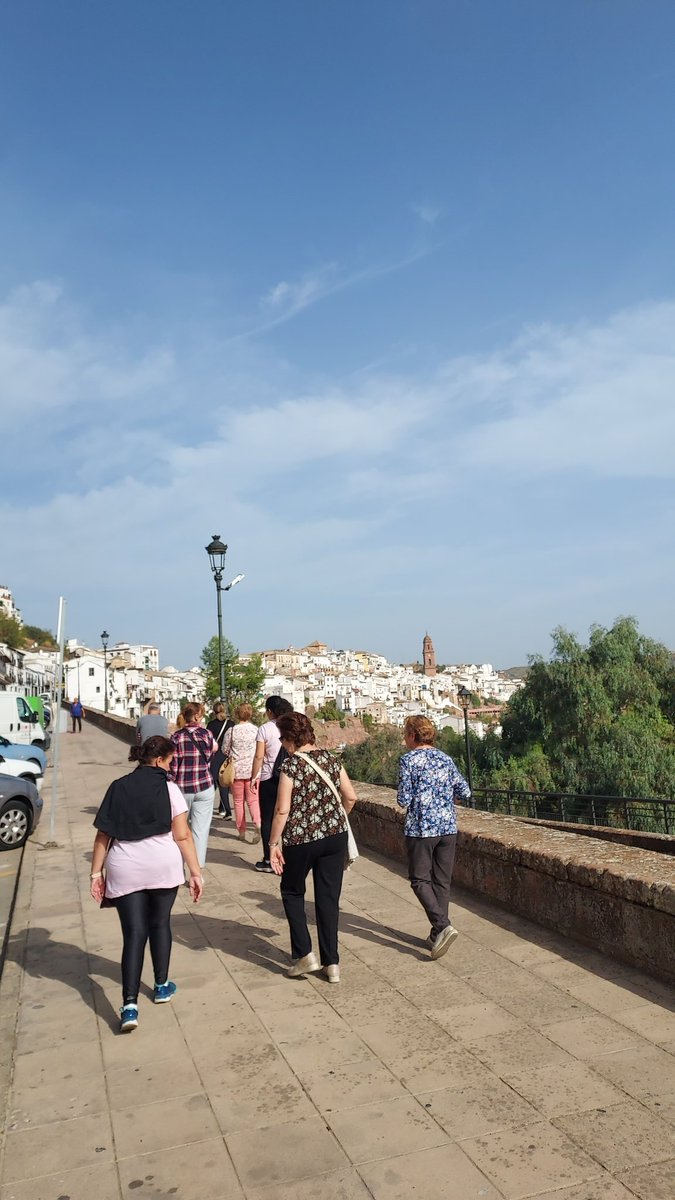 BravoGamero's tweet photo. #Haciendo Trabajo Social Sanitario. Visibilizando la labor #JuntaLocalAeccMontoro, vistiendome del color rosa, sacando pecho por las mujeres del ámbito rural, cuidadoras, y mas vulnerables.
Una ruta inigualable por nuestro Monumento Natural Meandro Encajado del Río Guadalquivir. https://t.co/ijnTKr5c0T
