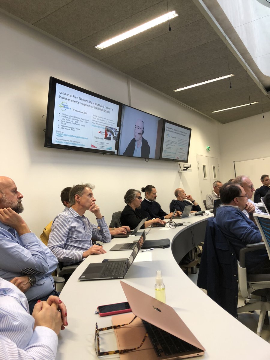 EMRollinat's tweet photo. #BootCamp10 #VpNum @Univ_Lorraine #Nancy: session #BU avec @Cecile_Swiatek - Focus sur la stratégie et l’action de terrain en #ScienceOuverte - le vif du sujet: on ouvre? Et comment? Comment et pourquoi lever les leviers? https://t.co/ZraeHcsgVO