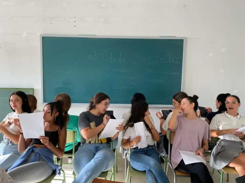ceainjerez's tweet photo. Con el proyecto "Conéctate a tu entorno haciendo Comunidad" impartimos formaciones de Mentoría y de Monitor de Ocio y tiempo libre, esta vez en la zona oeste. Queremos inspirar a l@s jóvenes para que participen como agentes activos en la comunidad.
#ceain @FundlaCaixa #educacion https://t.co/gQBLiChOM3