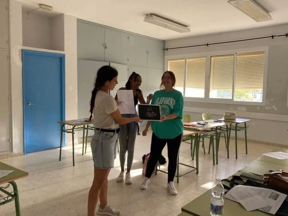 ceainjerez's tweet photo. Con el proyecto "Conéctate a tu entorno haciendo Comunidad" impartimos formaciones de Mentoría y de Monitor de Ocio y tiempo libre, esta vez en la zona oeste. Queremos inspirar a l@s jóvenes para que participen como agentes activos en la comunidad.
#ceain @FundlaCaixa #educacion https://t.co/gQBLiChOM3