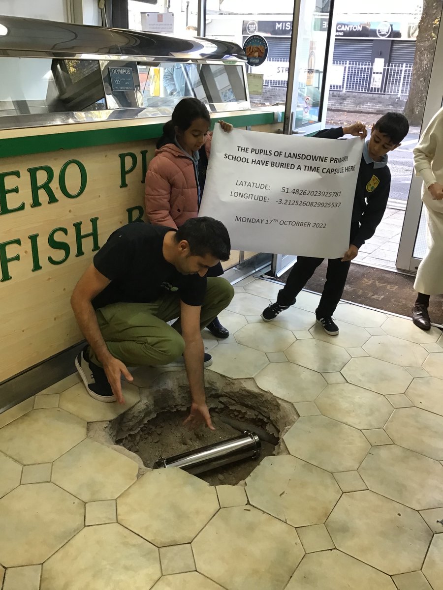 We were lucky to bury a time capsule in the local chip shop with pictures of what we think represented 2022. We also buried todays newspaper and bank notes ready to be dug up in 300 years, wow!🤩