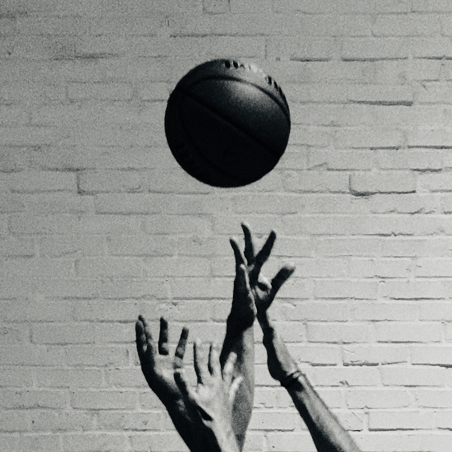 💣BOOM SHAKALAKA !💣

🏀 et 🚴 sont à l'honneur.

On commence par les visuels des maillots NBA à la sauce vélo par <a href="/FRJ_studio/">Franz-Renan Joly フルジスタジオ</a> pour sa série CROSSOVER.

Ensuite l'affiche de <a href="/sadmase/">Sadmase</a> à l'effigie du prodige Victor Wenbanyama 🇫🇷

Enfin la photo de <a href="/AryEstLa/">Corbeau Boiteux</a> à la <a href="/Hoops_Factory/">Hoops Factory</a> 🔥