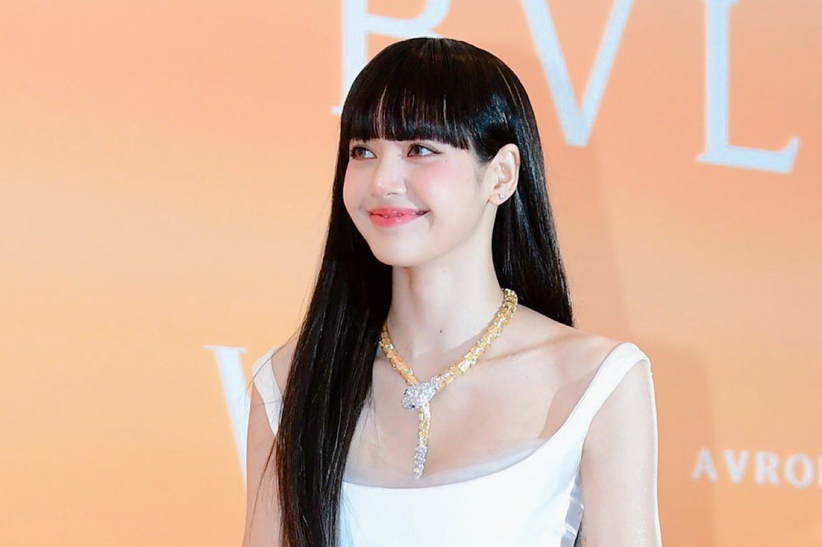 LalisaMyhoney2's tweet photo. สวยจับจิตจับใจมากค่ะ สวยจังเลย ความสวยเข้าลิซ่าแล้วไม่เคยออกไปเลย คนสวยขา🥹

LALISA AT AVRORA AWARDS
#LISAxBvlgariSeoul https://t.co/h37cHkxJa0