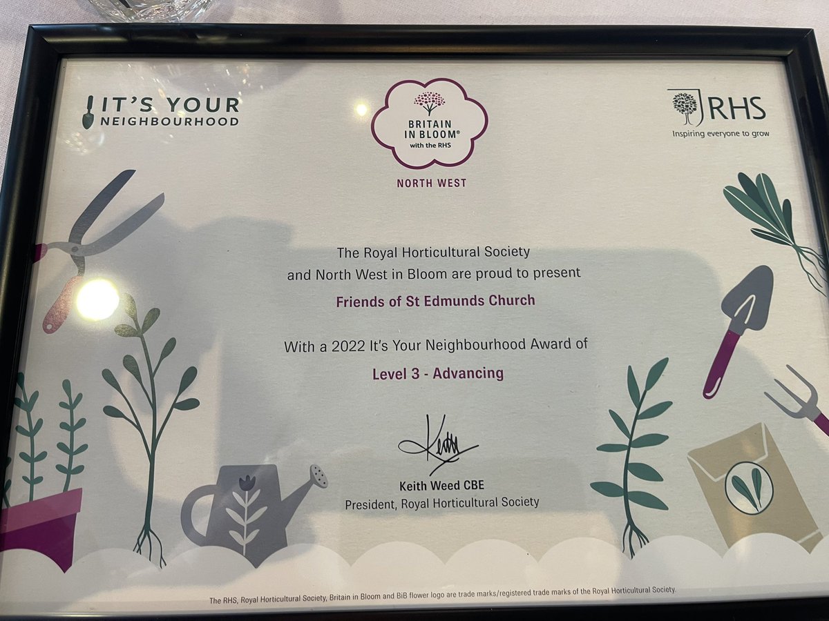 StEdmundsRoch's tweet image. We’ll take that first time entry non to bad @nwibofficial1 @rochdaleinbloom @RoyDown1 @TheCCT #Blooming #Marvellous #KeepBlooming #Rochdale @RHSBloom @godsacre @DioManchester @RochdaleParish