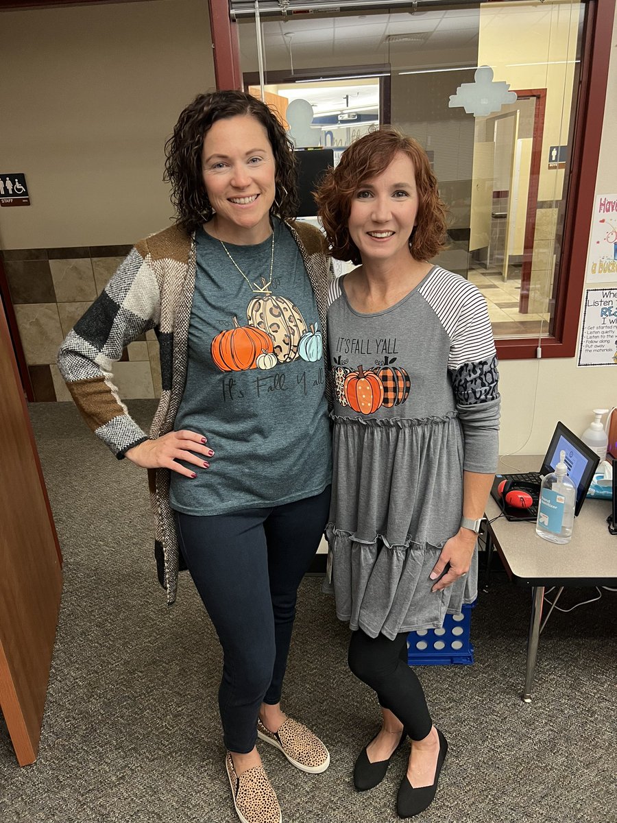 MrsWard_ASE's tweet photo. When you unintentionally coordinate. #itsfallyall #twopeasonepod @MCorley_ASE https://t.co/lMnuzL3feu