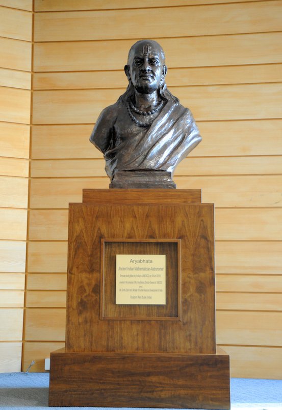 AskAnshul's tweet photo. Indian mathematician &amp; astronomer Aryabhata's bronze bust at the UNESCO Headquarters in Paris. https://t.co/LkYMTNOSxE
