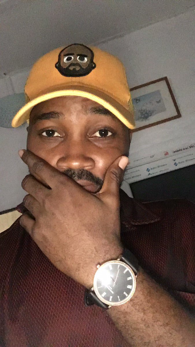 chiexclusivehub's tweet image. Cap: @SkoddoWears 
Face: @chiexclusivehub 😂
Watch: @ppropatek 
Model Occupation: Website Designer, Social Media Manager, C.O.O @ExclusiveShops Realtor @ #RevolutionPlusProperty, IT project manger at #AfricaExportBusinessFair 🥴🤪 person wey wan chop must dey devoted to work 😅