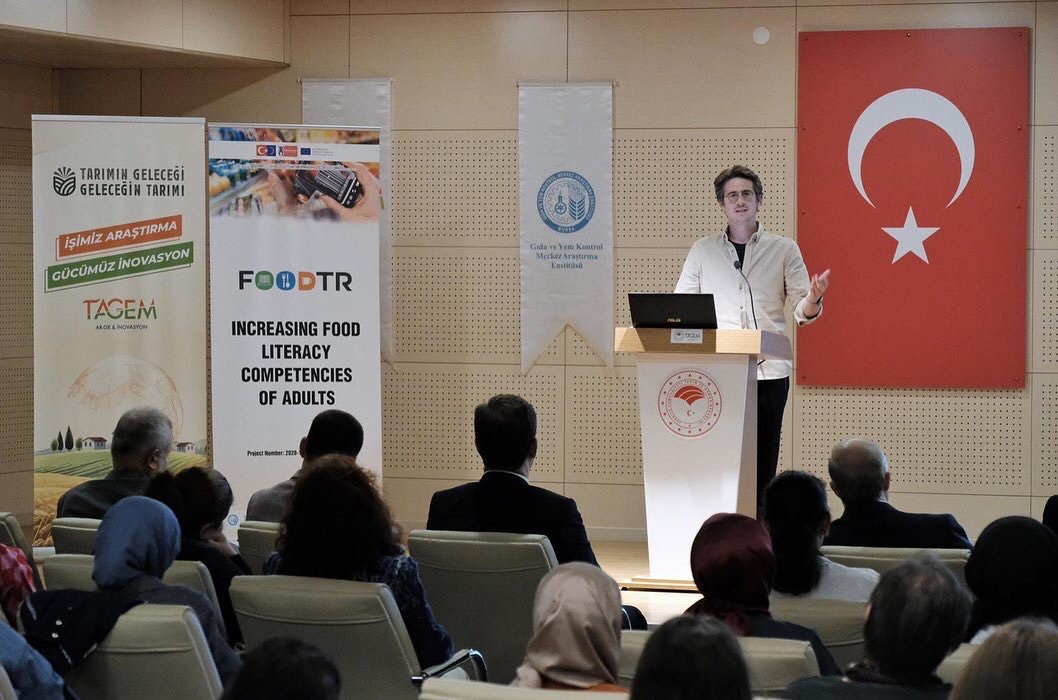 ‘Yetişkinlerin Gıda-Okuryazarlığı Yetkinliklerinin Artırılması’ Erasmus+ projesi kapsamında Gıda ve Yem Kontrol Merkez Araştırma Enstitüsü Müdürlüğü’nde 18.10.2022 tarihinde ‘Sağlıklı beslenme’ çoğaltıcı etkinliği düzenlendi <a href="/ulusalajans/">Türkiye Ulusal Ajansı 🇹🇷 Turkish NA</a> #foodtrproject
