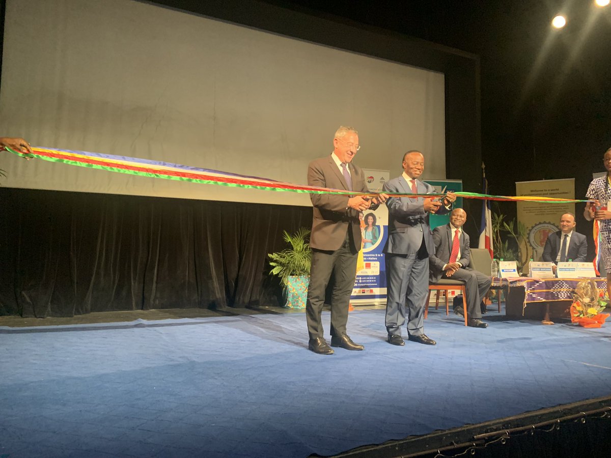 CampusFranceCam's tweet photo. Cérémonie d’ouverture de la 9ème Édition du SAPEF

En Présence de :
- Monsieur l’Ambassadeur de France au Cameroun 
- Monsieur le Ministre de l’Enseignement Supérieur 
- Monsieur le Président de Paris II Panthéon-Assas

#SAPEF_2022
#CooperationFranceCamer https://t.co/f3VUY1Dter