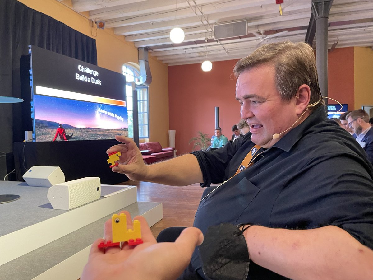 Always a highlight at  #ALMSUMMIT - Lego Serious Play session: thanks <a href="/KvSabben/">Koen van Sabben</a> for the playful insights! 🦆 <a href="/AlmDucky/">alm_ducky</a>